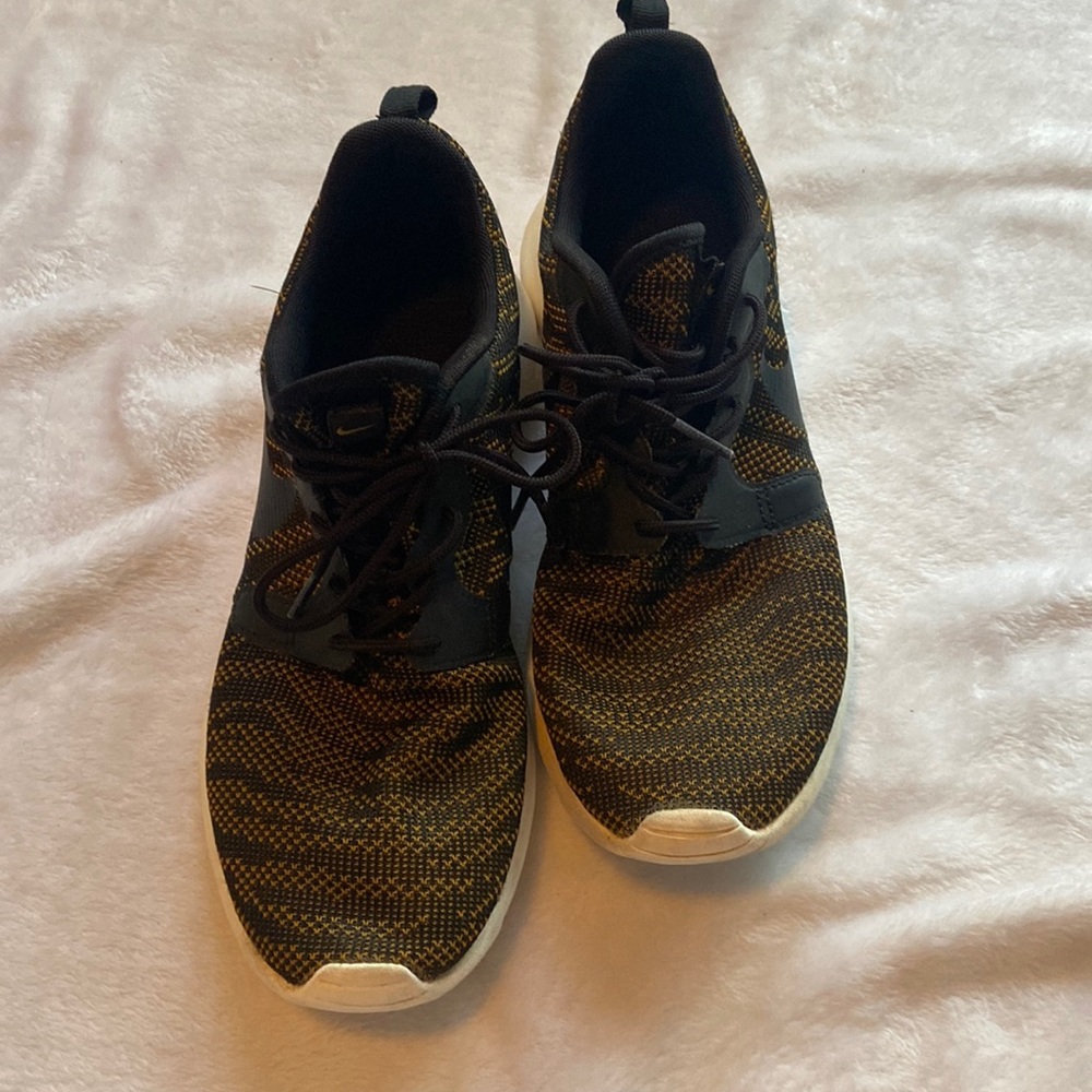 Black and yellow Nike Roshe